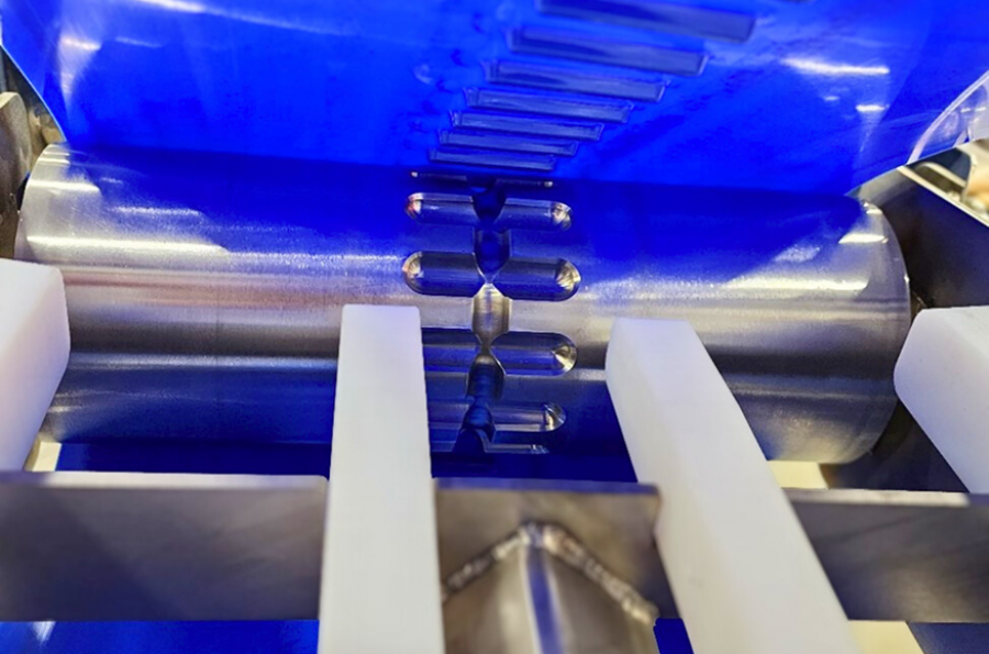 Sanitary belt on a PFI incline belt conveyor