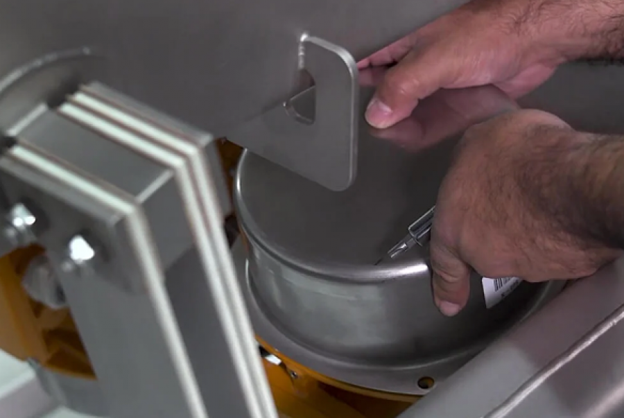 Sanitary belt on a PFI incline belt conveyor